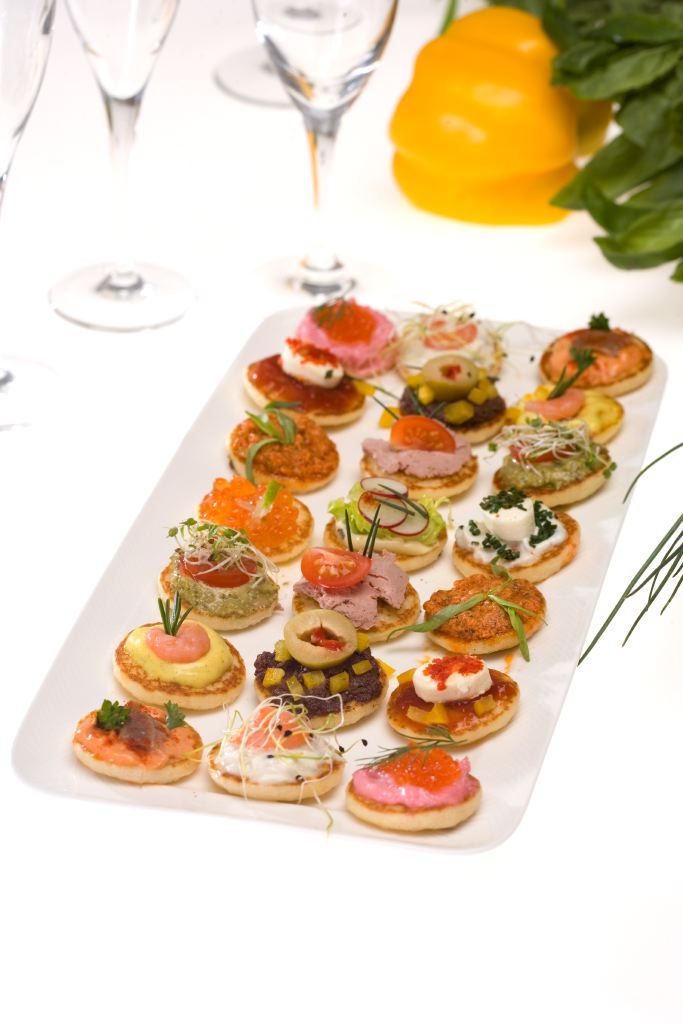 Image de blinis apéritif avec topping salé _ Société Naturellement Gourmand